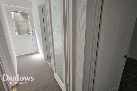 3 bed property, in East Road, £115,000