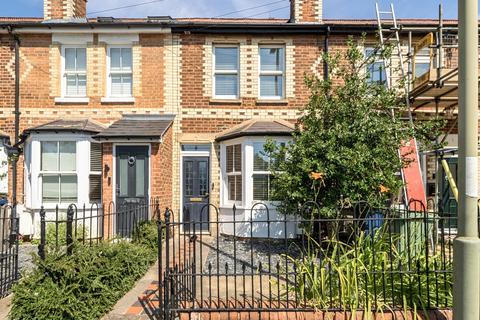 2 bed property, in Oxford Road, £400,000