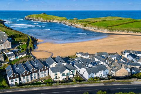 2 bed property, in The Beach House, £275,000