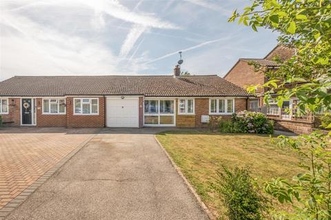 3 bed property, in Downsview, £475,000