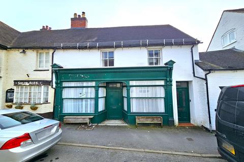 4 bed property, in High Street, £365,000