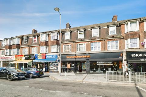 3 bed property, in Ripple Road, £200,000