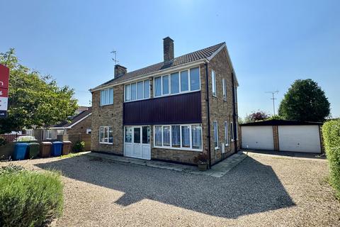 3 bed property, in South Street, £295,000