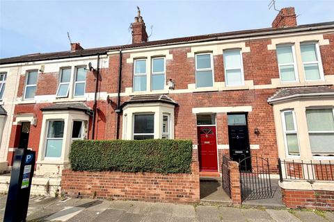 4 bed property, in Laburnum Avenue, £299,950