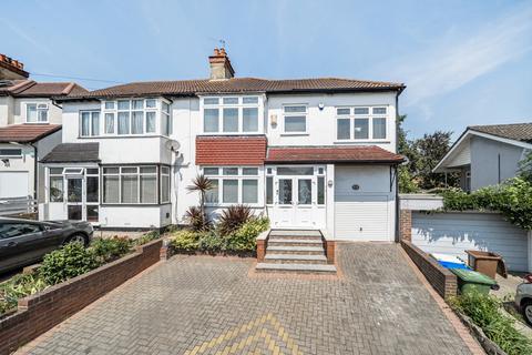 4 bed property, in Bedonwell Road, £600,000