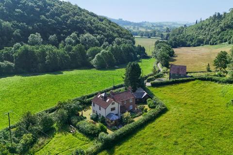 4 bed property, in Old School House, £575,000