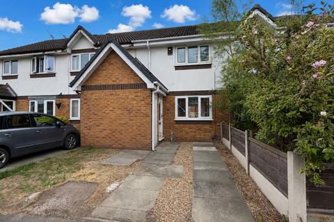 2 bed property, in Aldermoor Close, £210,000