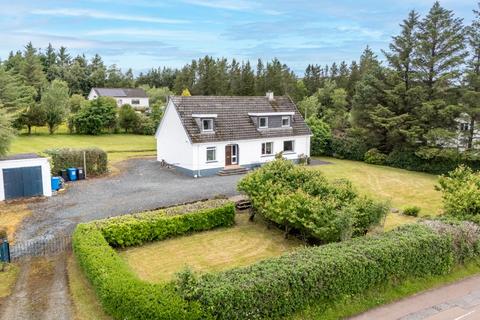 5 bed property, in Cherrytree, £320,000