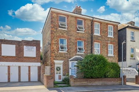 3 bed property, in Central Road, £250,000