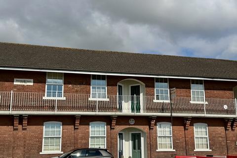 1 bed property, in Victoria Road, £119,950