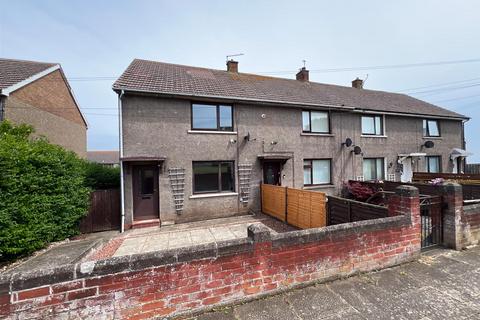 2 bed property, in Adams Drive, £125,000