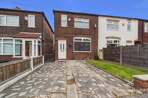 2 bed property, in Priory Lane, £210,000