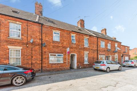 3 bed property, in Castle Street, £125,000
