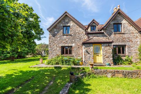 4 bed property, in Old Coach Road, £550,000