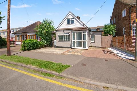 2 bed property, in Creswick Avenue, £375,000