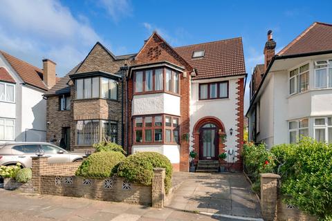 5 bed property, in St Andrews Road, £1,295,000