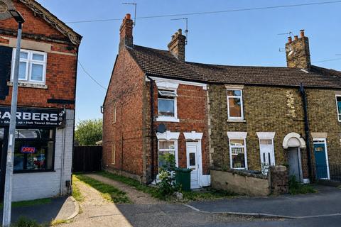 3 bed property, in New Road, £215,000