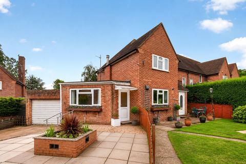 3 bed property, in Park Crescent, £600,000