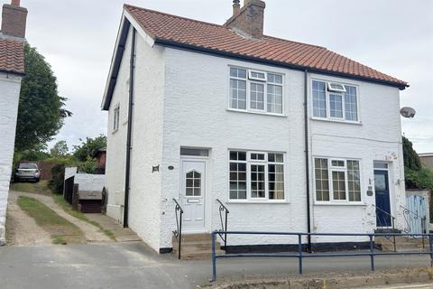 2 bed property, in Hill Top Cottage, £165,000