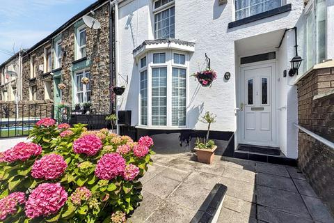 2 bed property, in Dumfries Street, £137,500