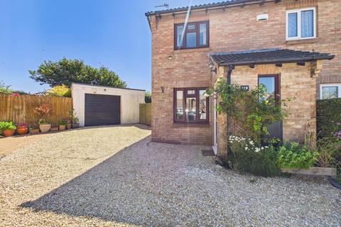 2 bed property, in Fonmon Park Road, £212,500