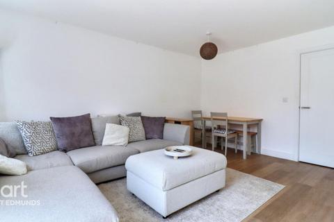 3 bed property, in Long Gilberts Road, £270,000