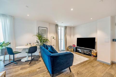 2 bed property, in Birchside Apartments, £525,000