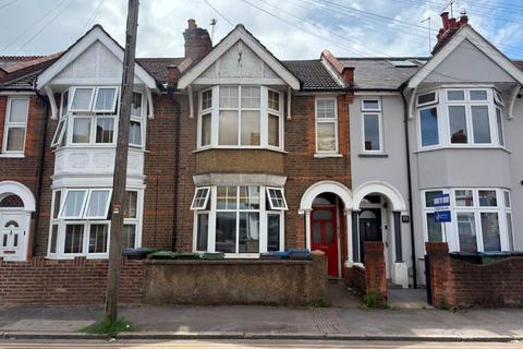 2 bed property, in 9 Whippendell Road, £1,000