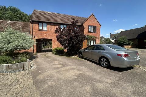 4 bed property, in Rudchesters, £375,000