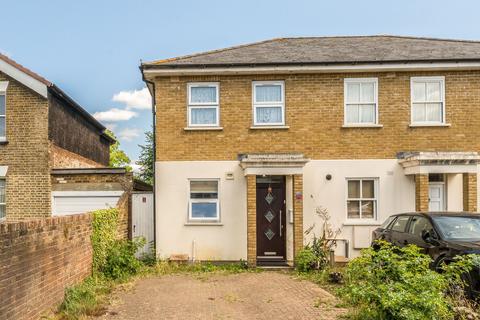 2 bed property, in Elms Lane, £549,000