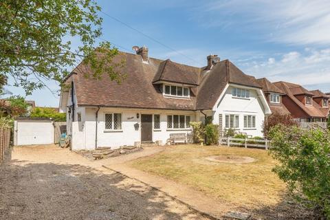 4 bed property, in Roundle Square, £425,000