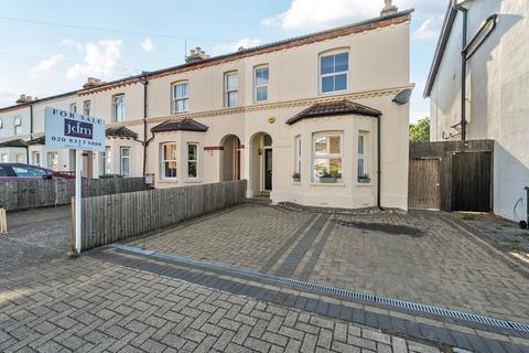 4 bed property, in Stanley Road, £700,000