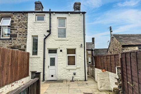 2 bed property, in North Street, £172,000