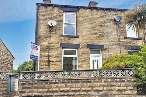 2 bed property, in North Street, £172,000