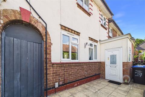 4 bed property, in Cambria Crescent, £250,000