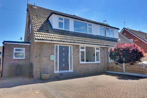 4 bed property, in Percy Close, £285,000