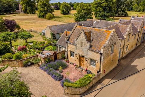 4 bed property, in Bloxholm, £685,000