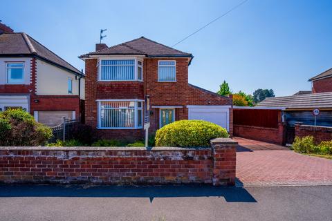 3 bed property, in Dorsett Road, £290,000