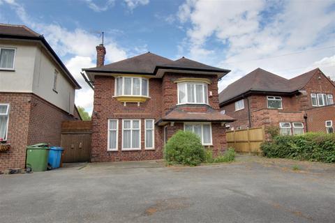 4 bed property, in Beverley Road, £450,000