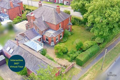 3 bed property, in Howe Lane, £275,000