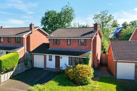 4 bed property, in 19 High Ridge Way, £350,000