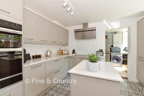 4 bed property, in Place Road, £425,000