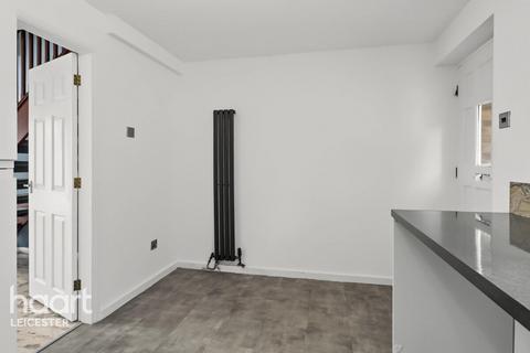 2 bed property, in Gilmorton Avenue, £230,000