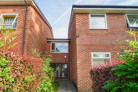 2 bed property, in St. Marys Hall Road, £100,000