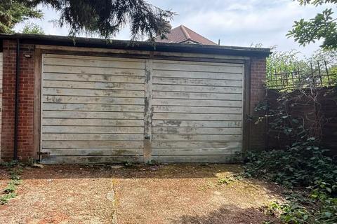 Land, in Footscray Road, £10,000
