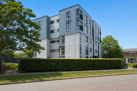 2 bed property, in Earlswood Way, £200,000