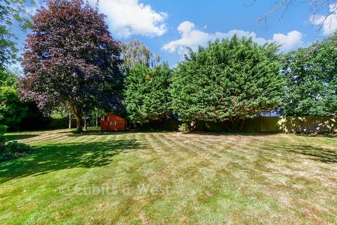 3 bed property, in Duffield Lane, £950,000