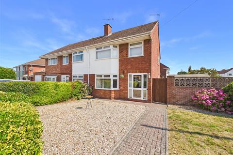 3 bed property, in Stantons Drive, £375,000