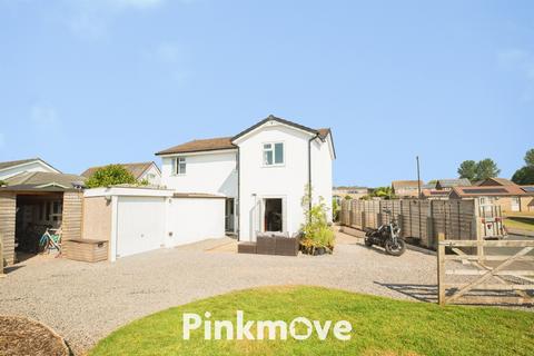 4 bed property, in Margretts Way, £500,000