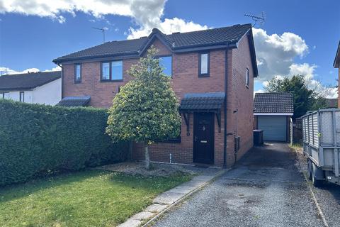 2 bed property, in Smale Rise, £150,000